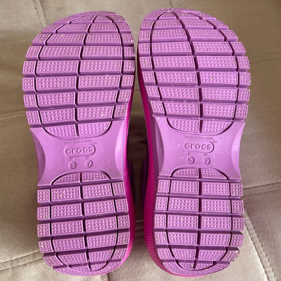Crocs Classic Mega Crush Hot Pink Limited Edition Sandals - Women's 7 - Picture 4 of 5